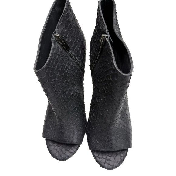 Vince Sierra Peep Toe Bootie Black Textured Python Pattern Heel Size 38 7.5 US - Picture 2 of 13